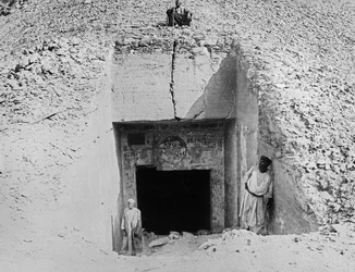 Der Eingang zu einem Grab